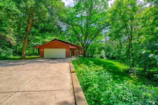 10 High Circle Way, North Oaks, MN 55127