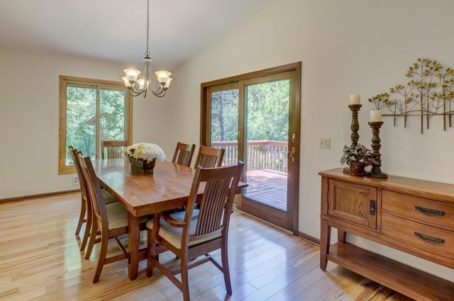 10 High Circle Way, North Oaks, MN 55127