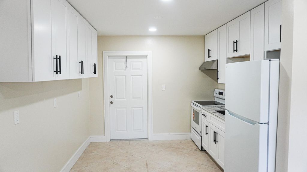 1502 AVENUE I B, Fort Pierce, FL 34950