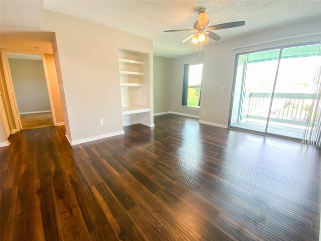 455 ALT 19 S 54, Palm Harbor, FL 34683
