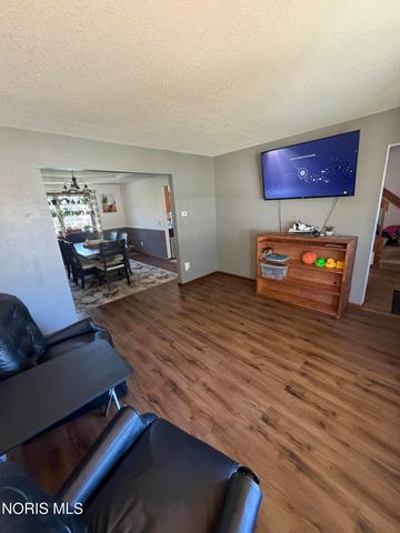 1937 Carvelle Drive, Northwood, OH 43619