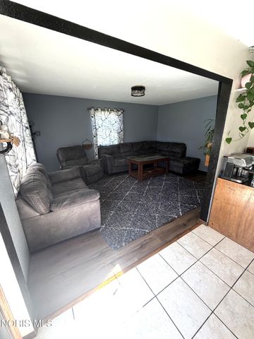 1937 Carvelle Drive, Northwood, OH 43619