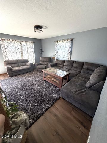 1937 Carvelle Drive, Northwood, OH 43619