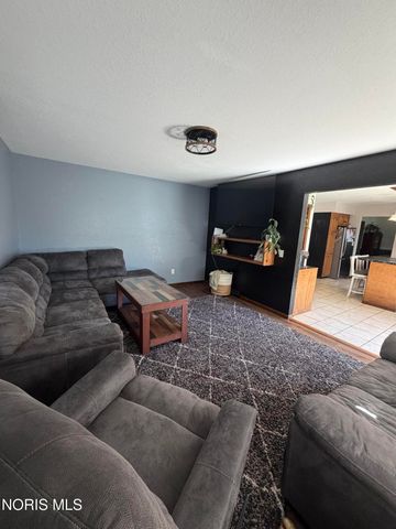 1937 Carvelle Drive, Northwood, OH 43619