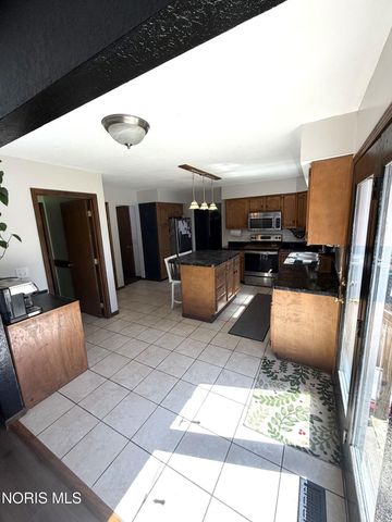 1937 Carvelle Drive, Northwood, OH 43619