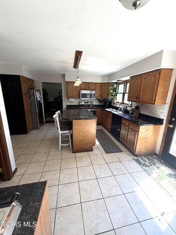 1937 Carvelle Drive, Northwood, OH 43619