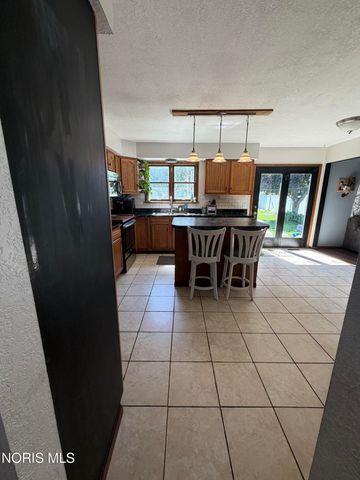1937 Carvelle Drive, Northwood, OH 43619