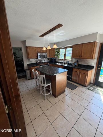 1937 Carvelle Drive, Northwood, OH 43619