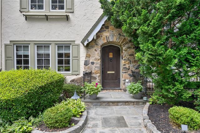 45 Cedar Drive, Great Neck, NY 11021