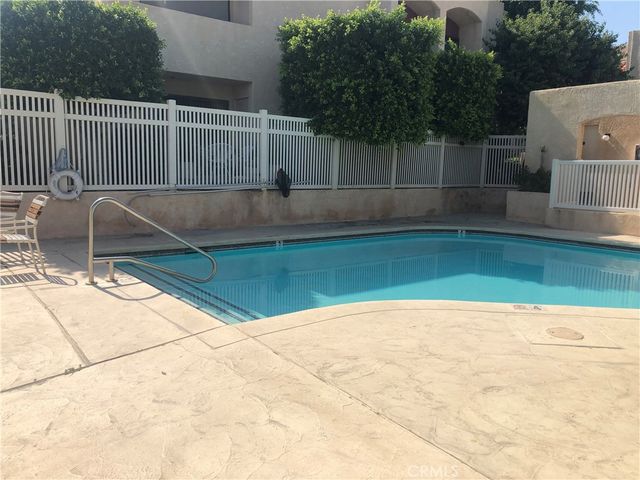 200 E Racquet Club Road 19, Palm Springs, CA 92262