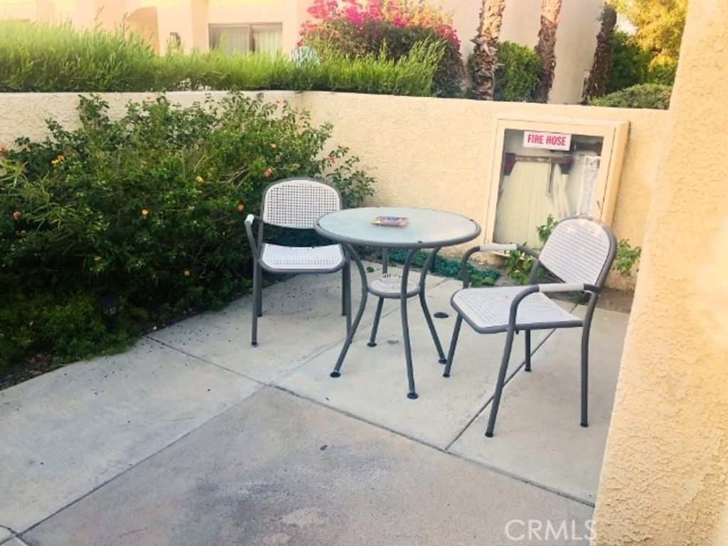 200 E Racquet Club Road 19, Palm Springs, CA 92262