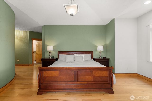 4719 Sunset Point Lane NW, Olympia, WA 98502