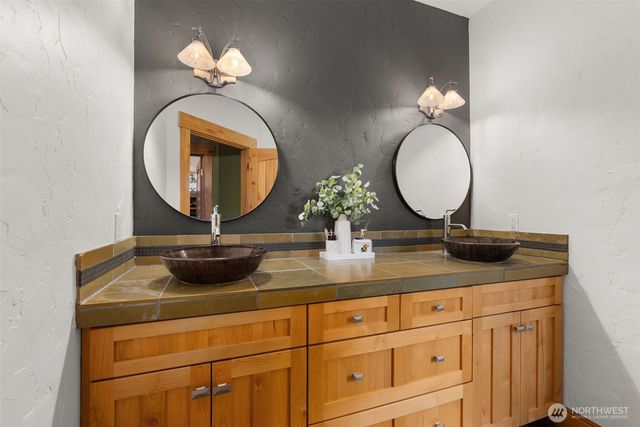 4719 Sunset Point Lane NW, Olympia, WA 98502