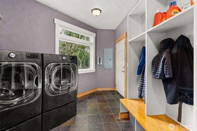 4719 Sunset Point Lane NW, Olympia, WA 98502