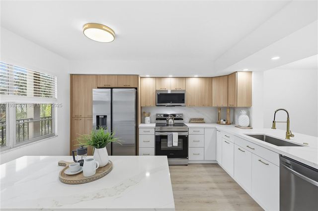 1101 SW 128th Ter 313C, Pembroke Pines, FL 33027