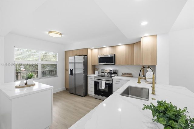 1101 SW 128th Ter 313C, Pembroke Pines, FL 33027