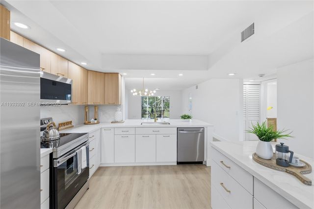 1101 SW 128th Ter 313C, Pembroke Pines, FL 33027