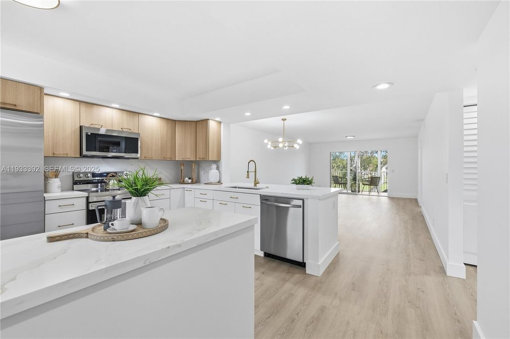 1101 SW 128th Ter 313C, Pembroke Pines, FL 33027