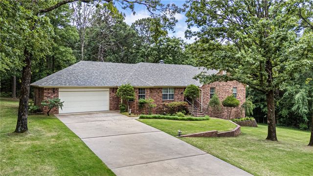 123 Hillcrest Drive, Russellville, AR 72802