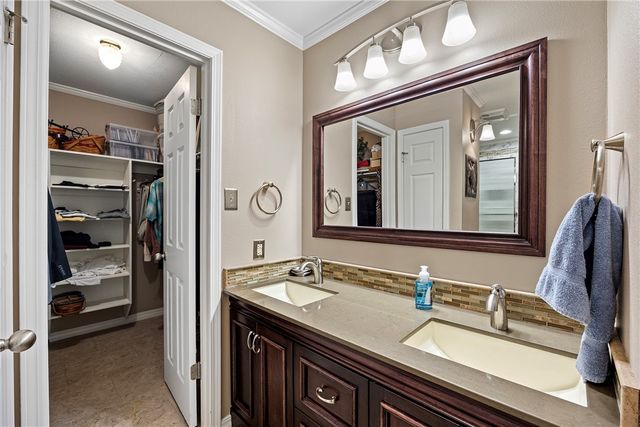 123 Hillcrest Drive, Russellville, AR 72802