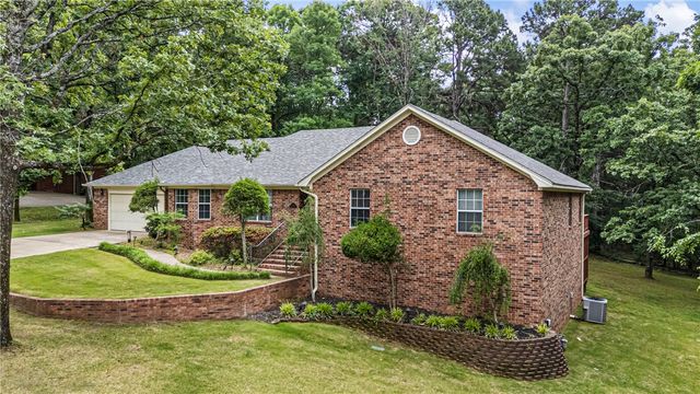 123 Hillcrest Drive, Russellville, AR 72802