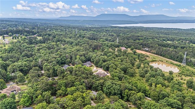123 Hillcrest Drive, Russellville, AR 72802