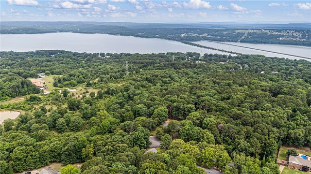 123 Hillcrest Drive, Russellville, AR 72802