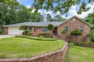 123 Hillcrest Drive, Russellville, AR 72802