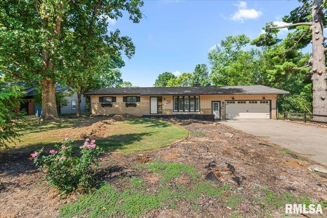 39 CRESTVIEW Drive, Chatham, IL 62629