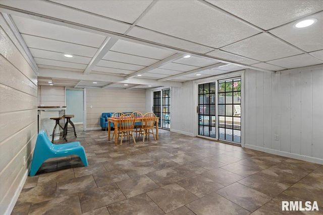 39 CRESTVIEW Drive, Chatham, IL 62629