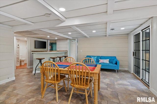 39 CRESTVIEW Drive, Chatham, IL 62629