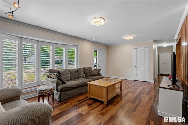 39 CRESTVIEW Drive, Chatham, IL 62629