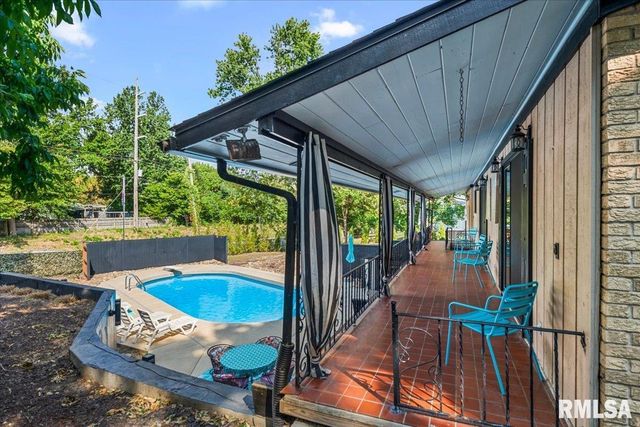 39 CRESTVIEW Drive, Chatham, IL 62629