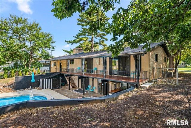 39 CRESTVIEW Drive, Chatham, IL 62629