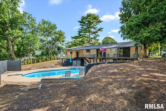 39 CRESTVIEW Drive, Chatham, IL 62629