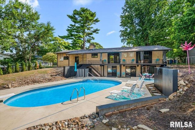 39 CRESTVIEW Drive, Chatham, IL 62629