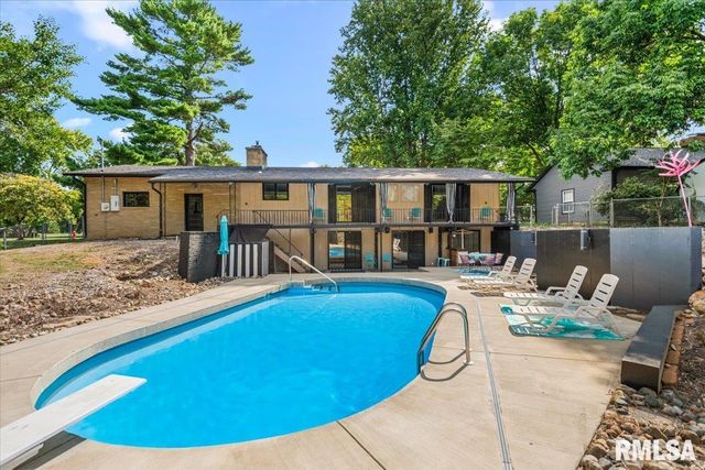 39 CRESTVIEW Drive, Chatham, IL 62629