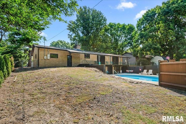 39 CRESTVIEW Drive, Chatham, IL 62629
