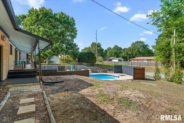 39 CRESTVIEW Drive, Chatham, IL 62629
