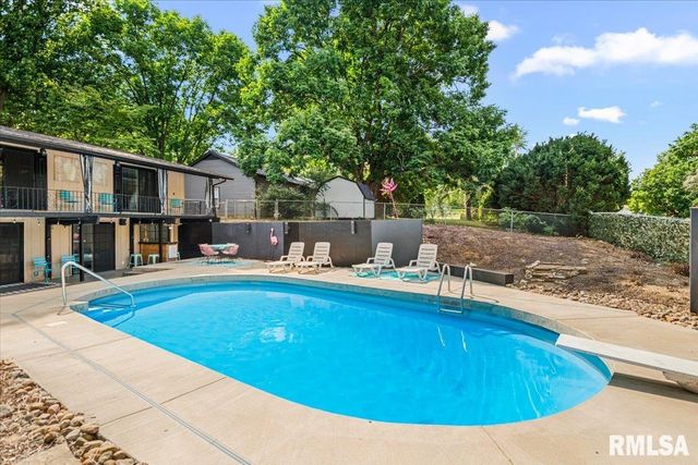 39 CRESTVIEW Drive, Chatham, IL 62629