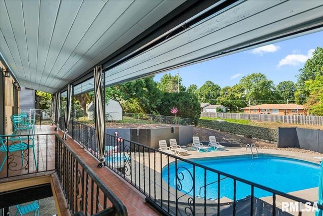 39 CRESTVIEW Drive, Chatham, IL 62629