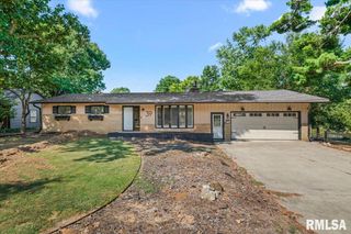 39 CRESTVIEW Drive, Chatham, IL 62629