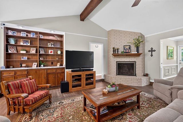 808 Mercer Rd, Marshall, TX 75672