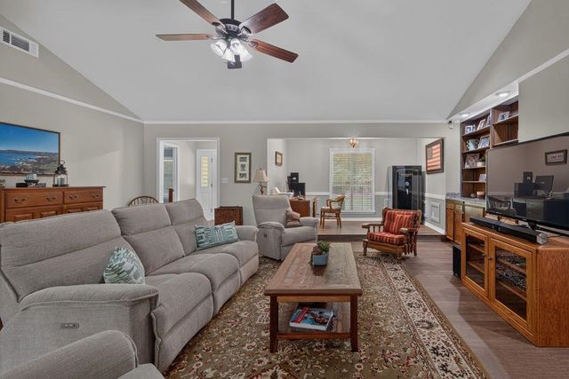 808 Mercer Rd, Marshall, TX 75672