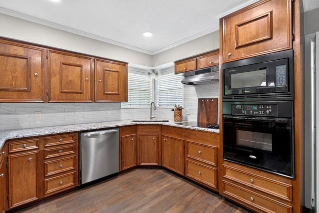 808 Mercer Rd, Marshall, TX 75672