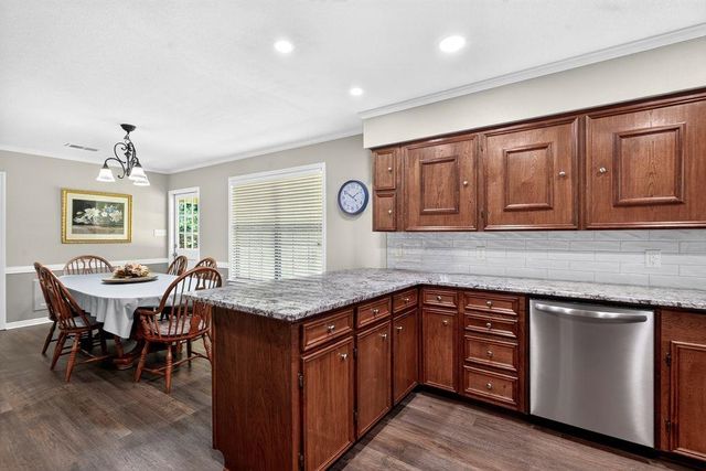 808 Mercer Rd, Marshall, TX 75672