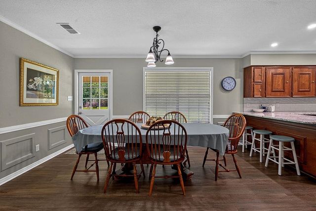 808 Mercer Rd, Marshall, TX 75672