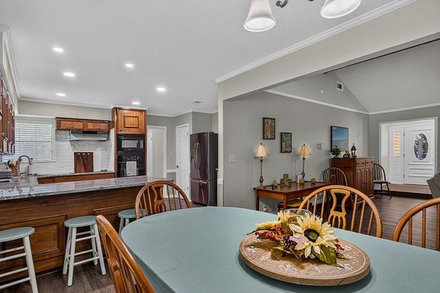 808 Mercer Rd, Marshall, TX 75672