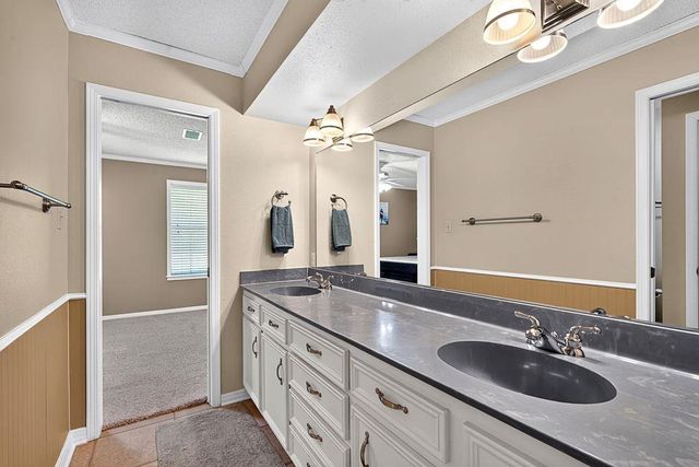 808 Mercer Rd, Marshall, TX 75672