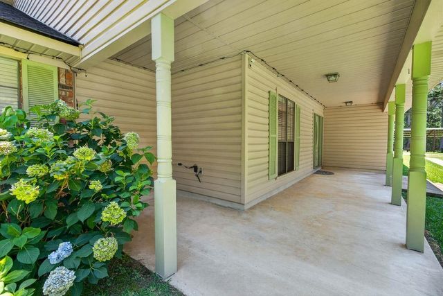 808 Mercer Rd, Marshall, TX 75672